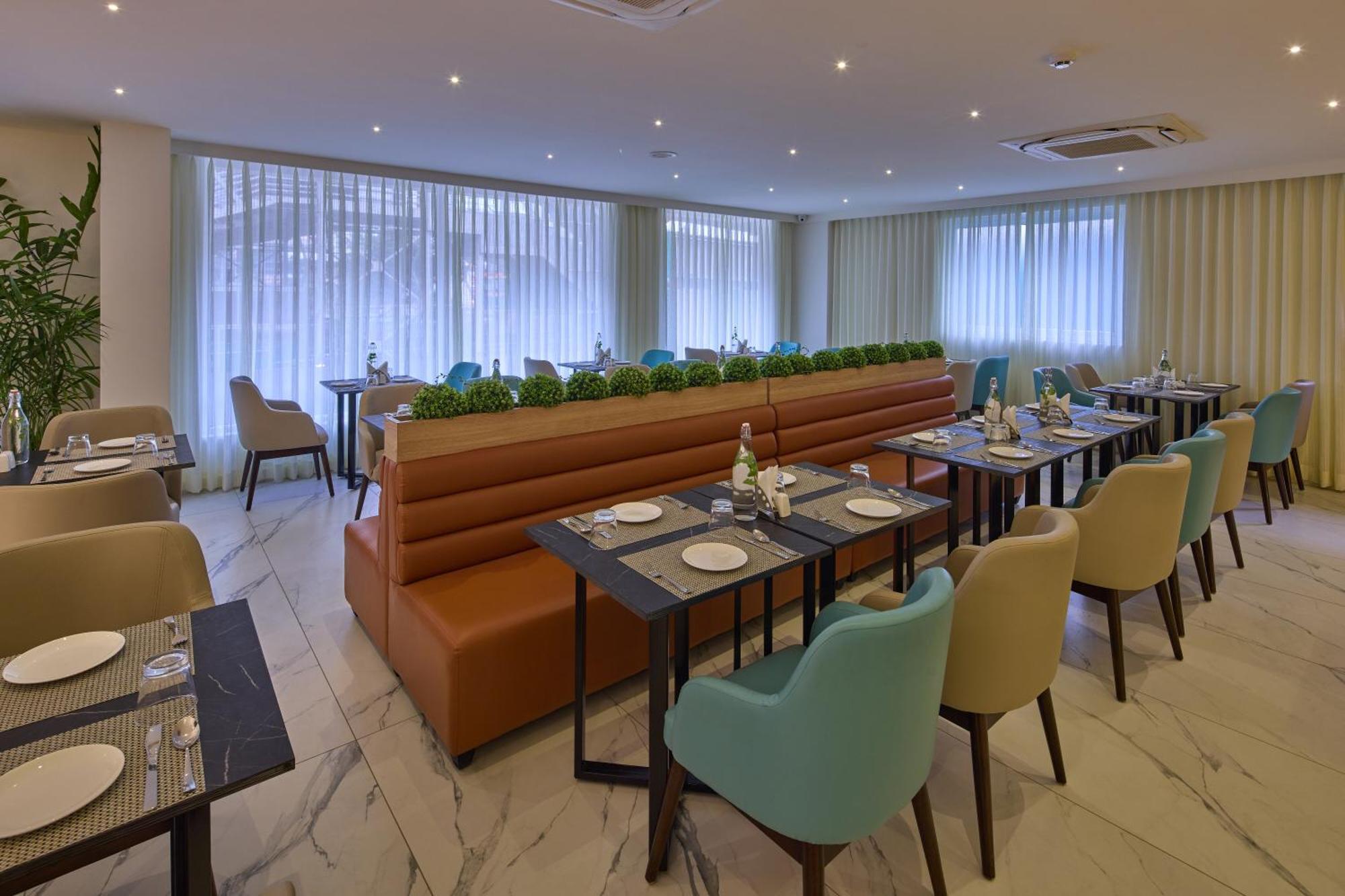 Grand Continent Hebbal A Sarovar Portico Affiliate Hotel Bengaluru Zewnętrze zdjęcie
